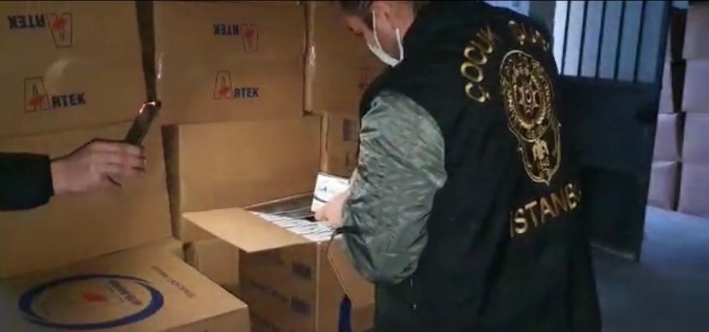 Okul çevresinde kaçak sigara satışı yapan 3 şüpheli gözaltına alındı