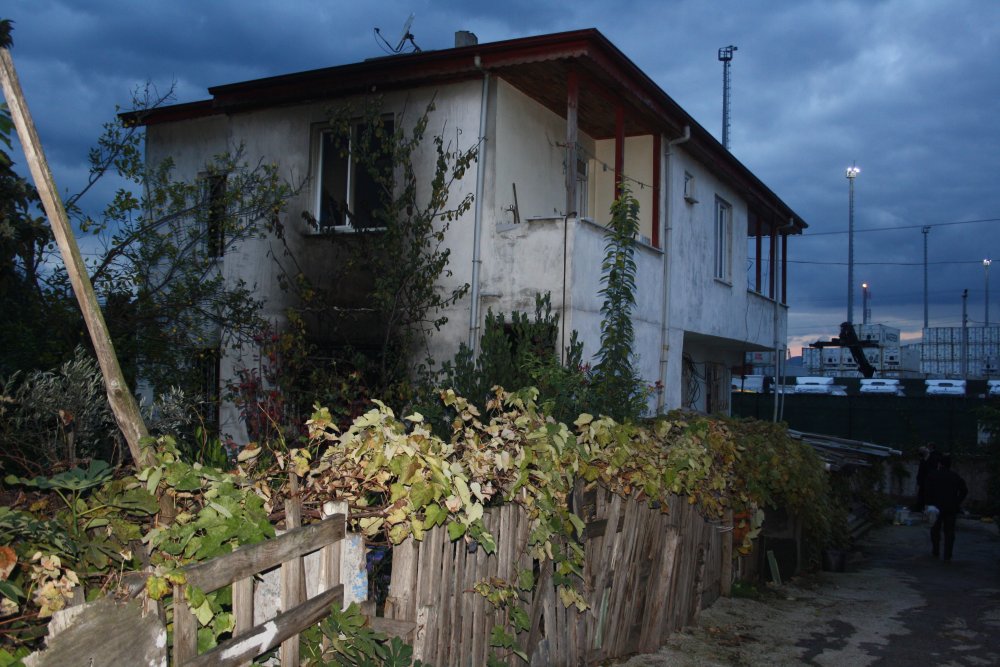 Eşini ve kızını ölümden kurtardı 