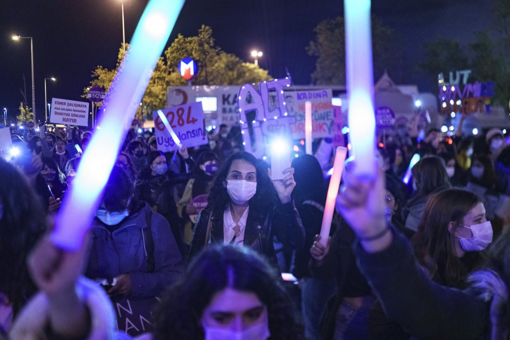 Kadıköy'de "Kadına Şiddetle Mücadele Günü"nde eylem
