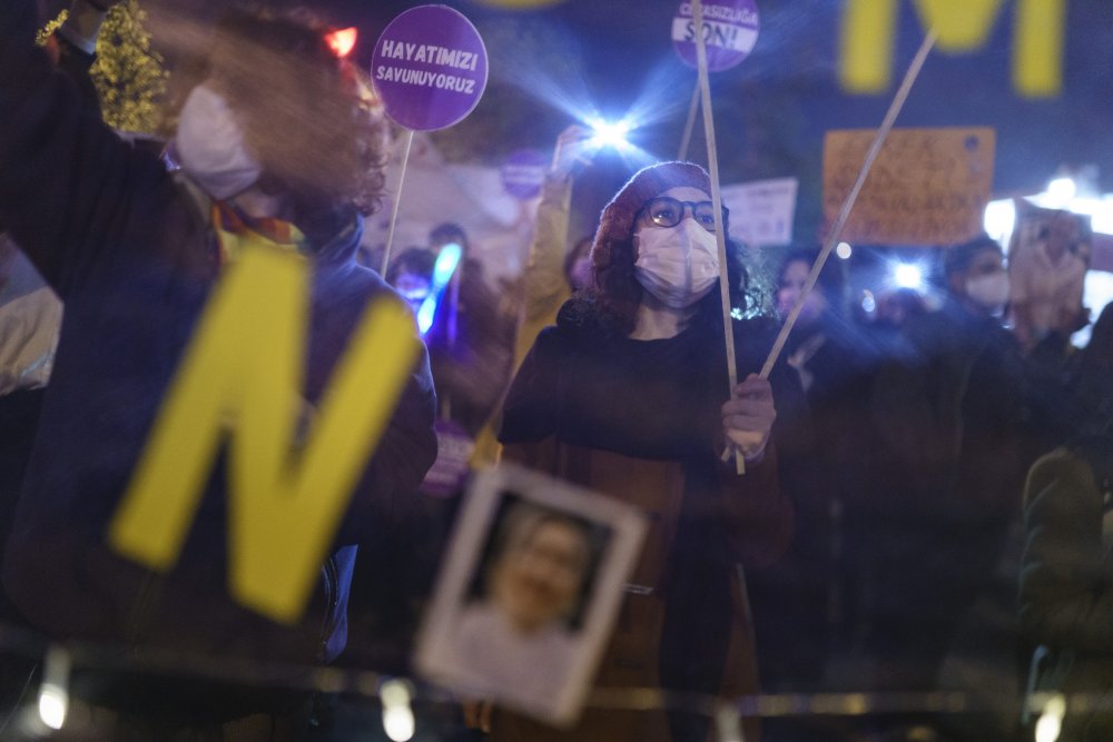 Kadıköy'de "Kadına Şiddetle Mücadele Günü"nde eylem