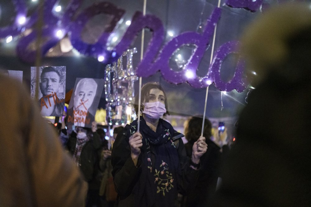 Kadıköy'de "Kadına Şiddetle Mücadele Günü"nde eylem
