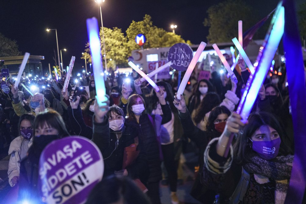 Kadıköy'de "Kadına Şiddetle Mücadele Günü"nde eylem