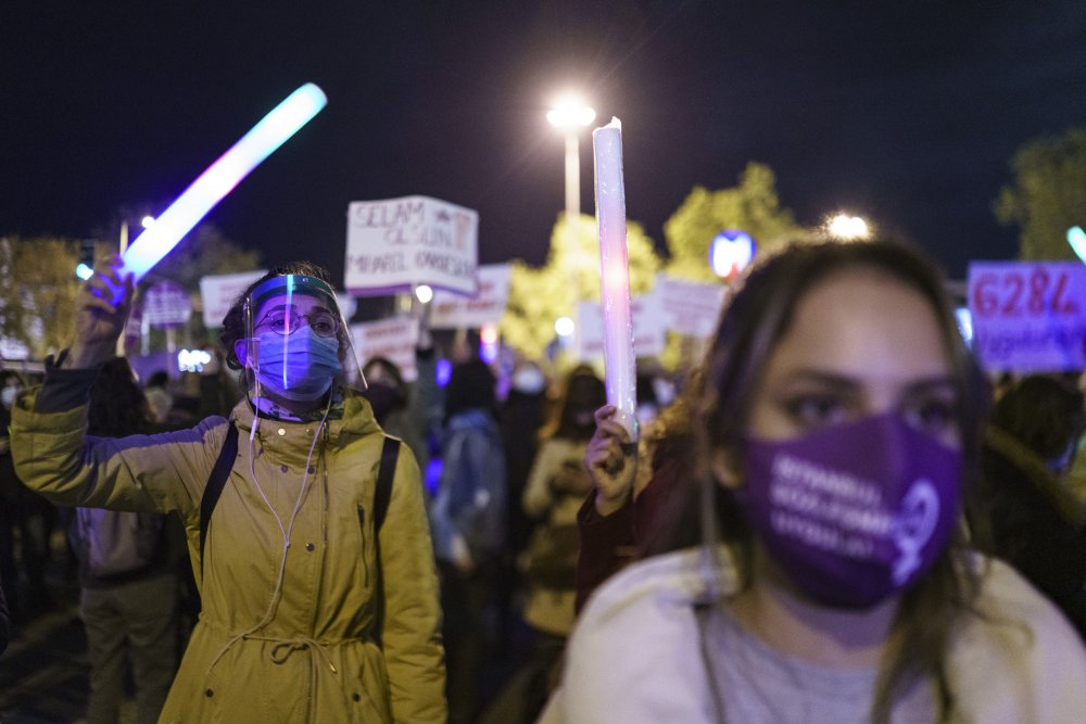 Kadıköy'de "Kadına Şiddetle Mücadele Günü"nde eylem