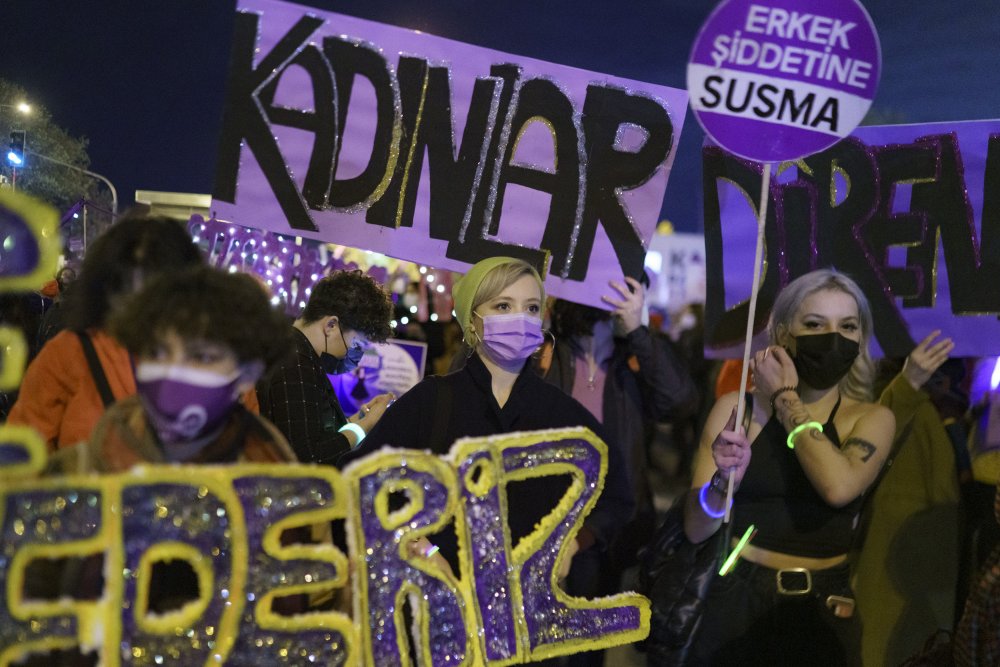 Kadıköy'de "Kadına Şiddetle Mücadele Günü"nde eylem