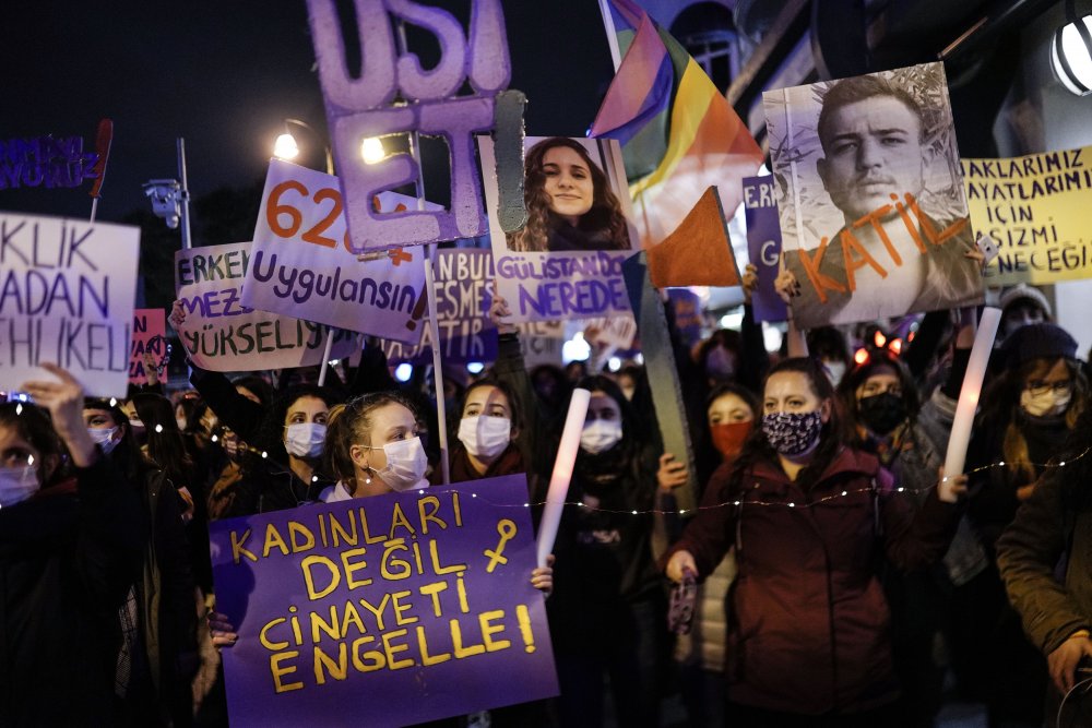 Kadıköy'de "Kadına Şiddetle Mücadele Günü"nde eylem