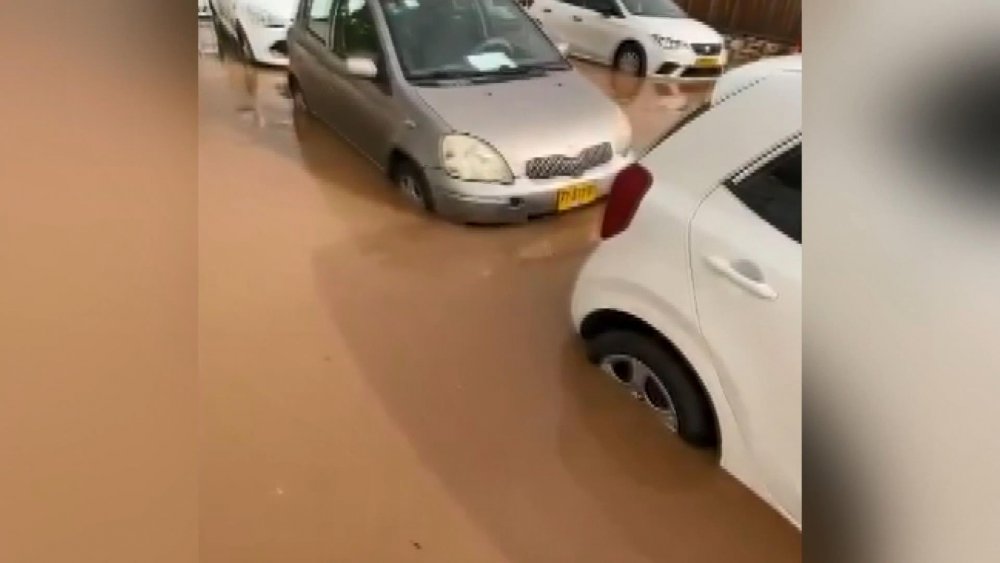 Sel vurdu: 200 sivil tahliye edildi