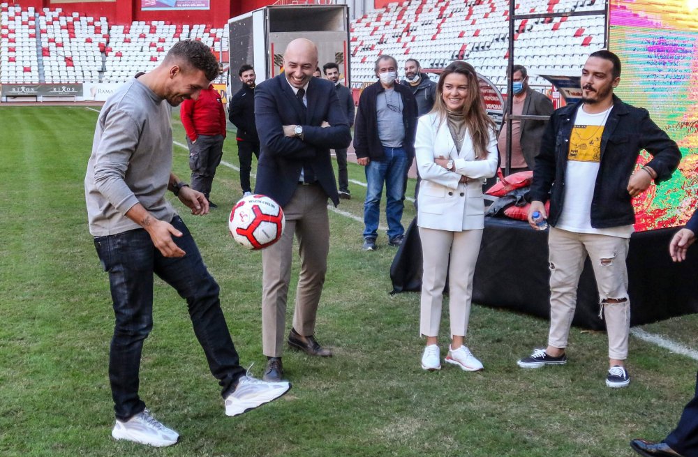 Yıldız futbolcu tanıtım elçisi oldu