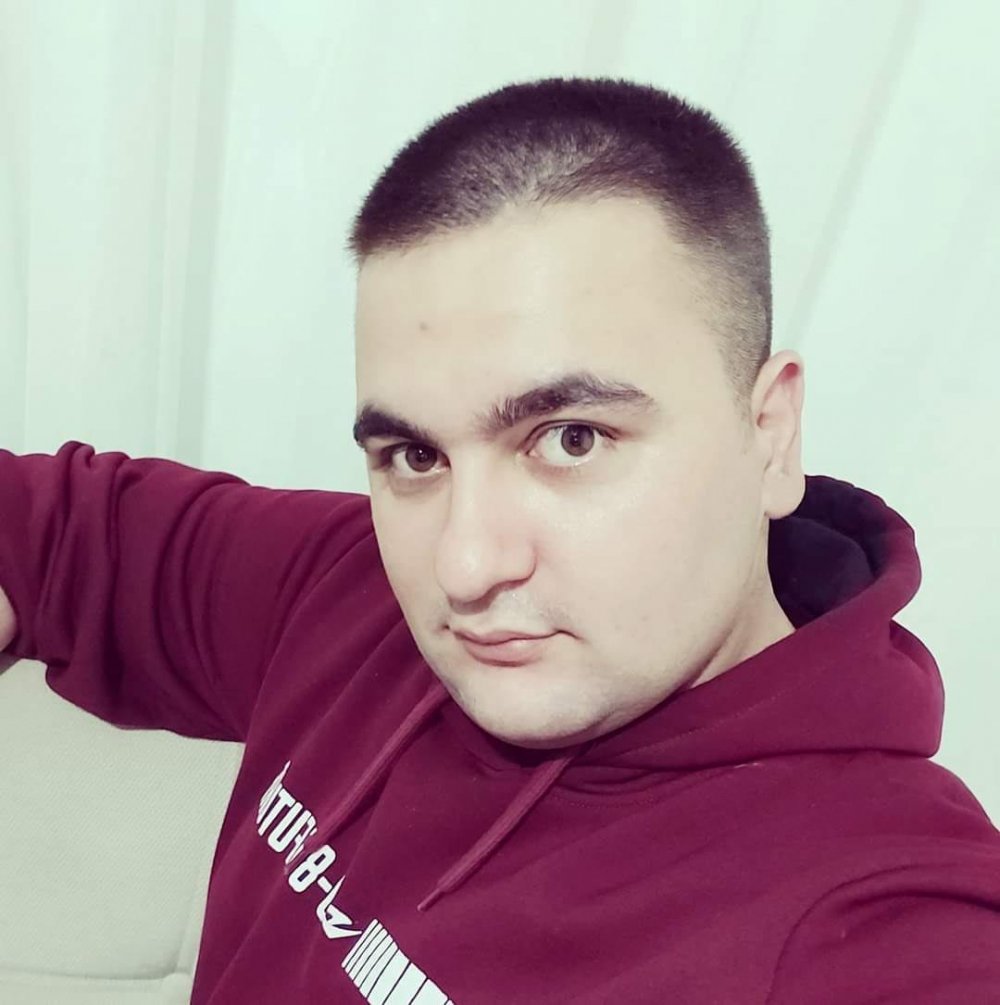22 yaşındaki erkek hemşire, koronavirüsten hayatını kaybetti