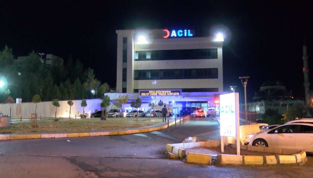 Diyarbakır’da 'dur' ihtarına uymayan sürücü, polise çarpıp yaraladı