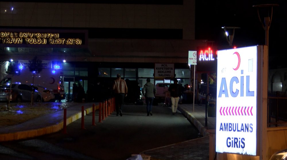 Diyarbakır’da 'dur' ihtarına uymayan sürücü, polise çarpıp yaraladı