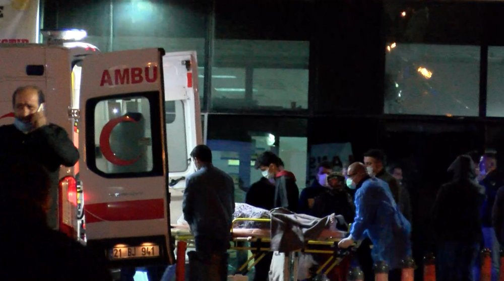 Diyarbakır’da 'dur' ihtarına uymayan sürücü, polise çarpıp yaraladı