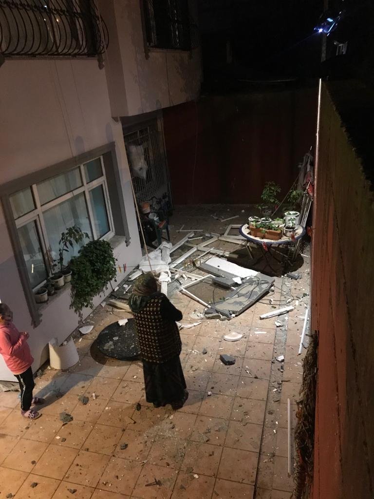 Doğal gaz patlaması apartman sakinlerine korku yaşattı