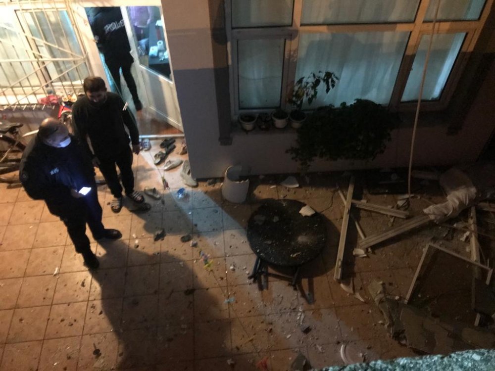 Doğal gaz patlaması apartman sakinlerine korku yaşattı