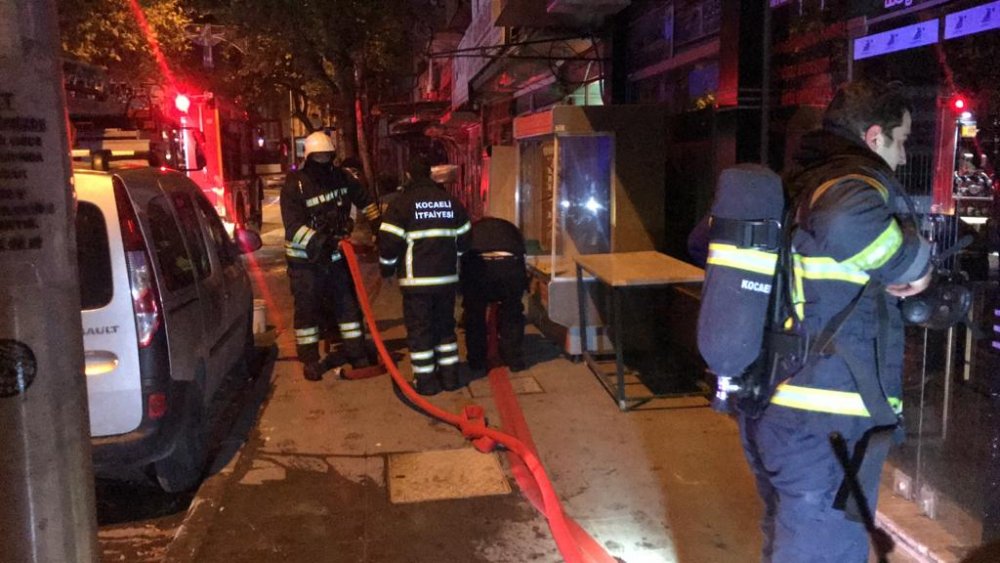 Doğal gaz patlaması apartman sakinlerine korku yaşattı