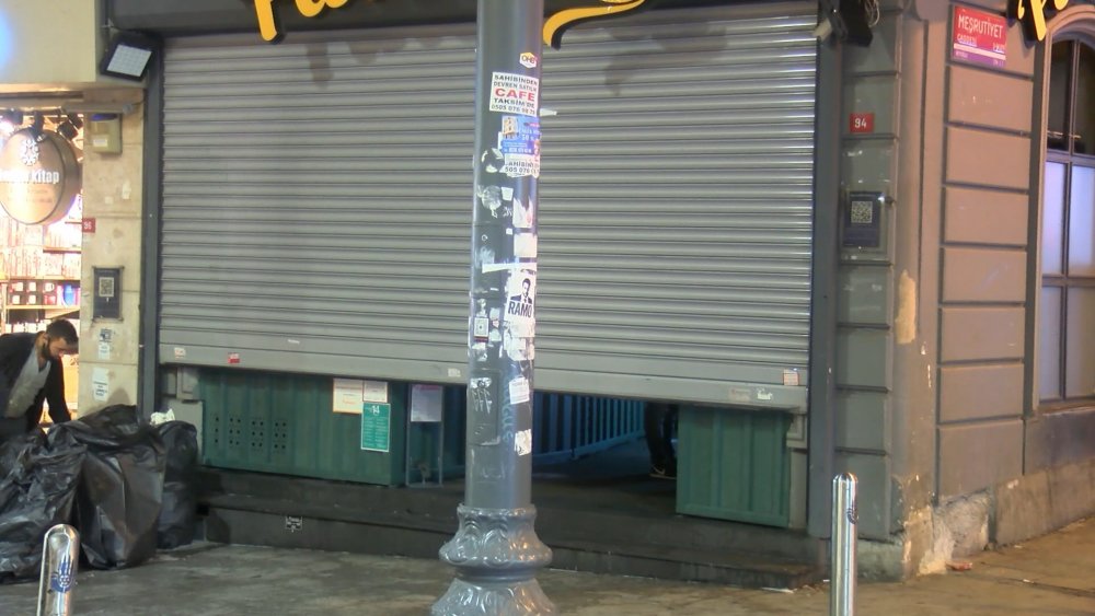 Kısıtlama başladı iş yerleri kapandı