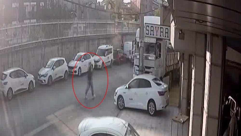 Park halindeki kamyondan içinde 25 bin TL olan çantayı çaldılar