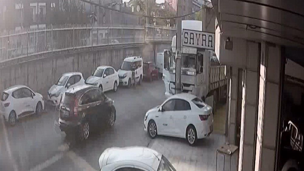 Park halindeki kamyondan içinde 25 bin TL olan çantayı çaldılar