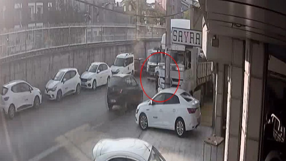Park halindeki kamyondan içinde 25 bin TL olan çantayı çaldılar