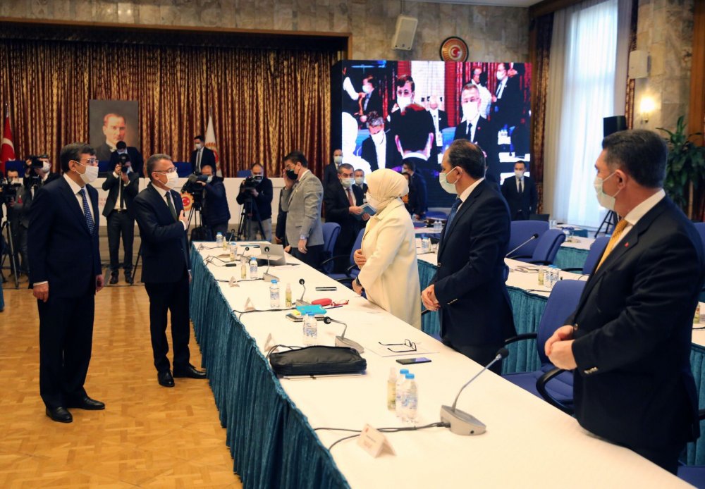 TBMM Plan ve Bütçe Komisyonu'nda 'tek dil' tartışması