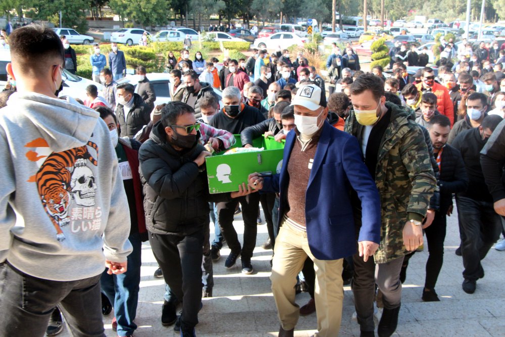 Adana'yı yasa boğan ölüm: Duru Balım, gözyaşları arasında toprağa verildi