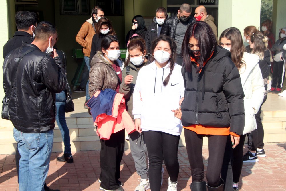 Adana'yı yasa boğan ölüm: Duru Balım, gözyaşları arasında toprağa verildi