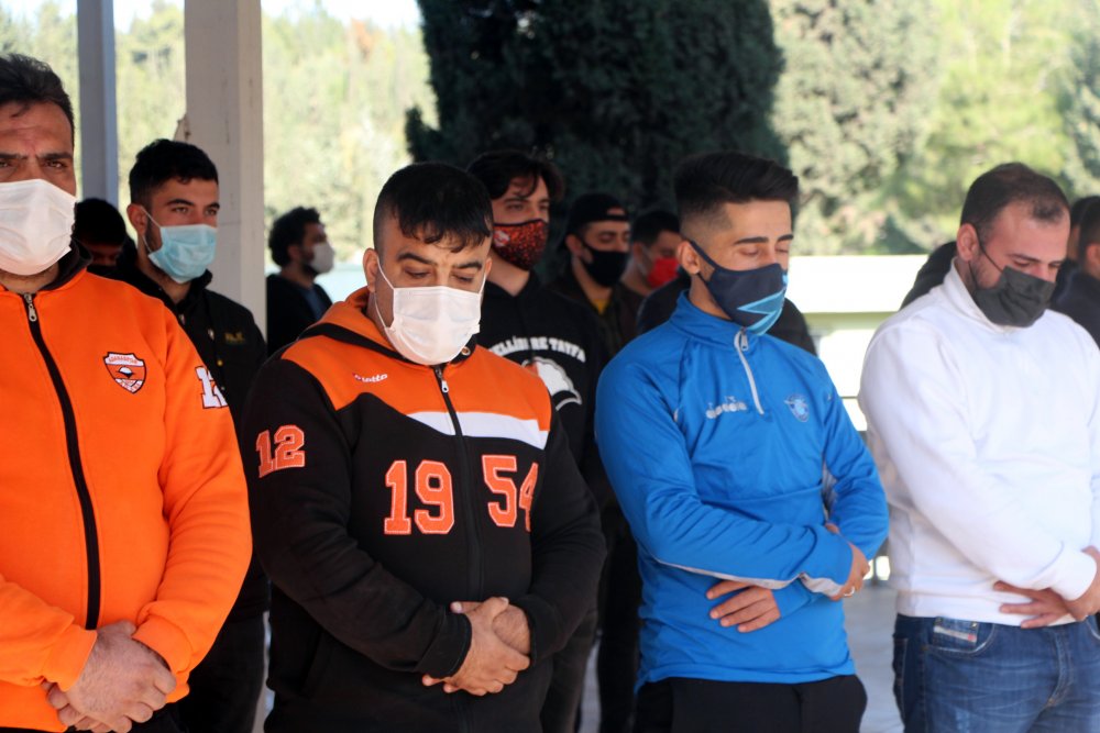 Adana'yı yasa boğan ölüm: Duru Balım, gözyaşları arasında toprağa verildi