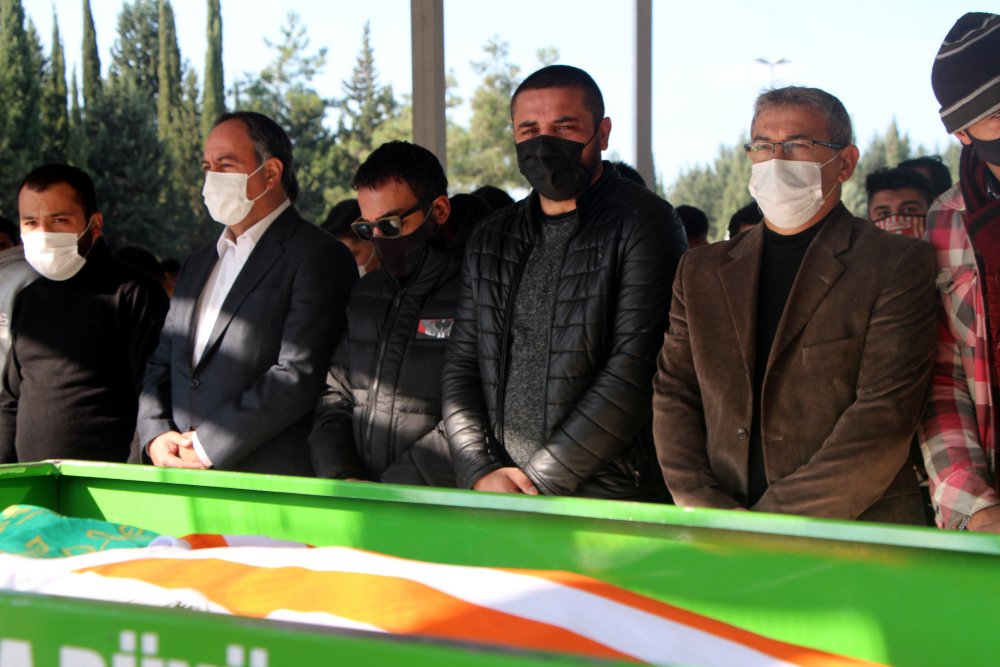 Adana'yı yasa boğan ölüm: Duru Balım, gözyaşları arasında toprağa verildi