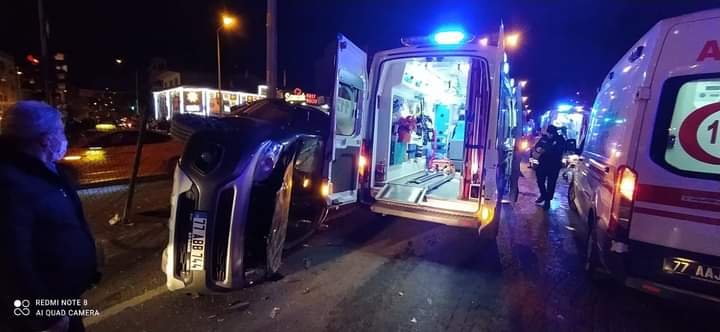 Ambulans ile otomobil çarpıştı: 2 yaralı