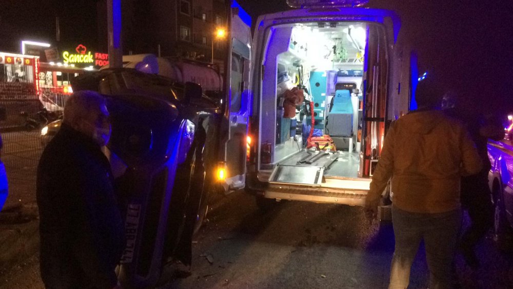 Ambulans ile otomobil çarpıştı: 2 yaralı