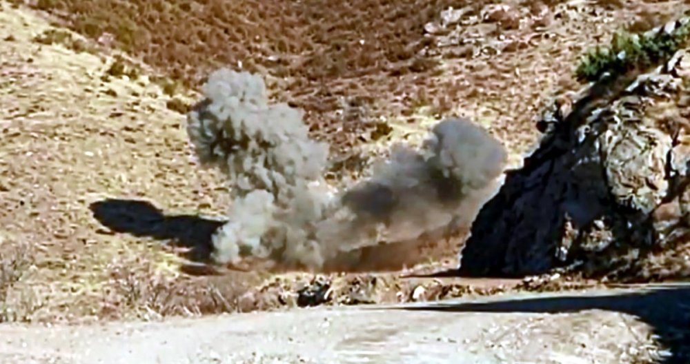 Bitlis kırsalında PKK'ya ait EYP ve top mühimmatı ele geçirildi