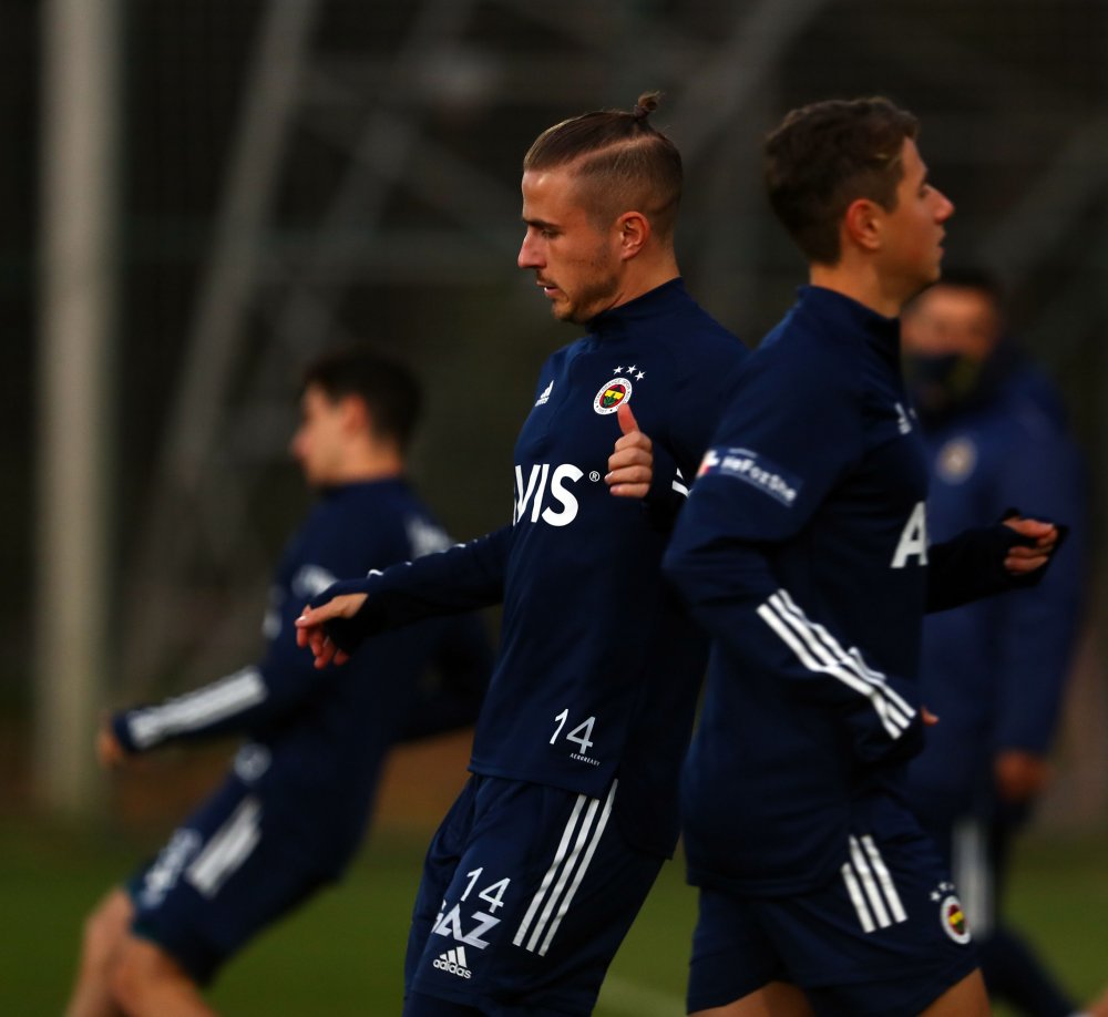 Fenerbahçe, derbi için kampa girdi