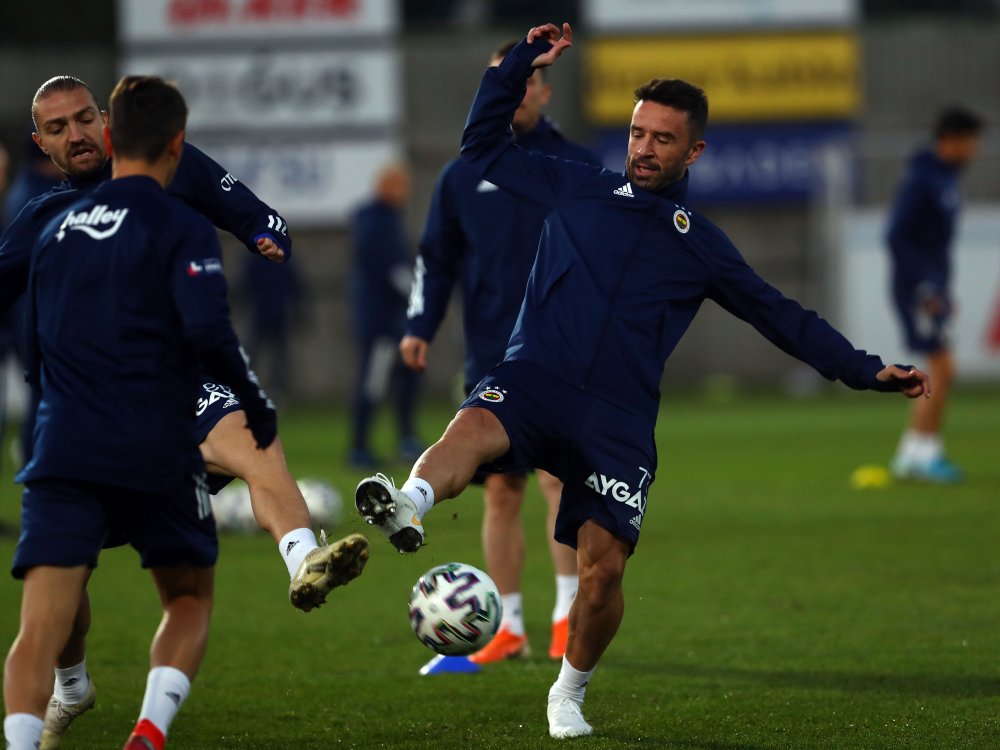 Fenerbahçe, derbi için kampa girdi