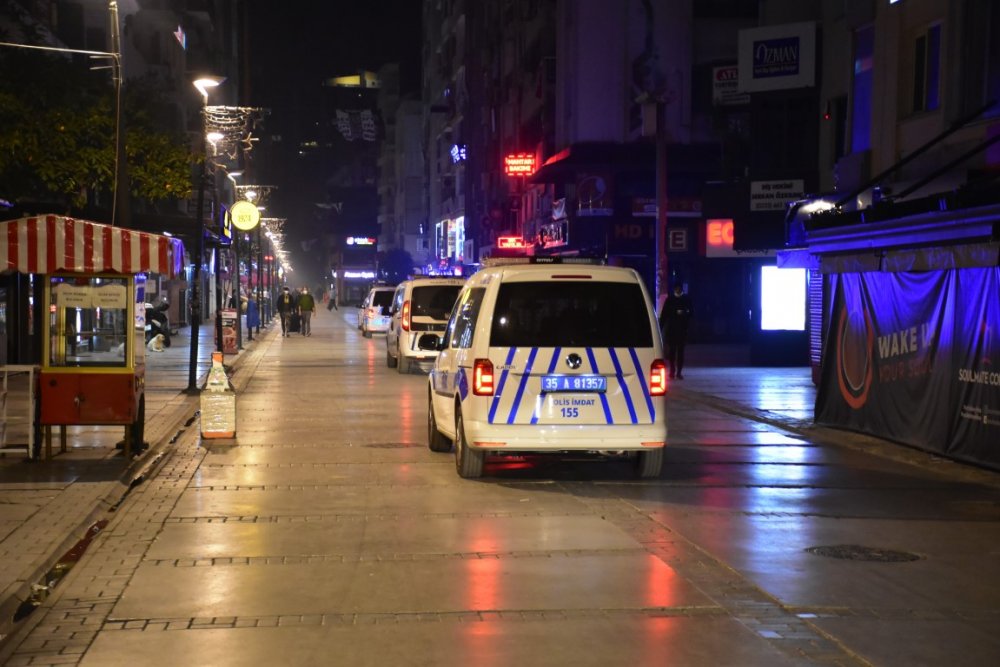 İzmir, sokağa çıkma kısıtlamasının ardından sessizliğe büründü