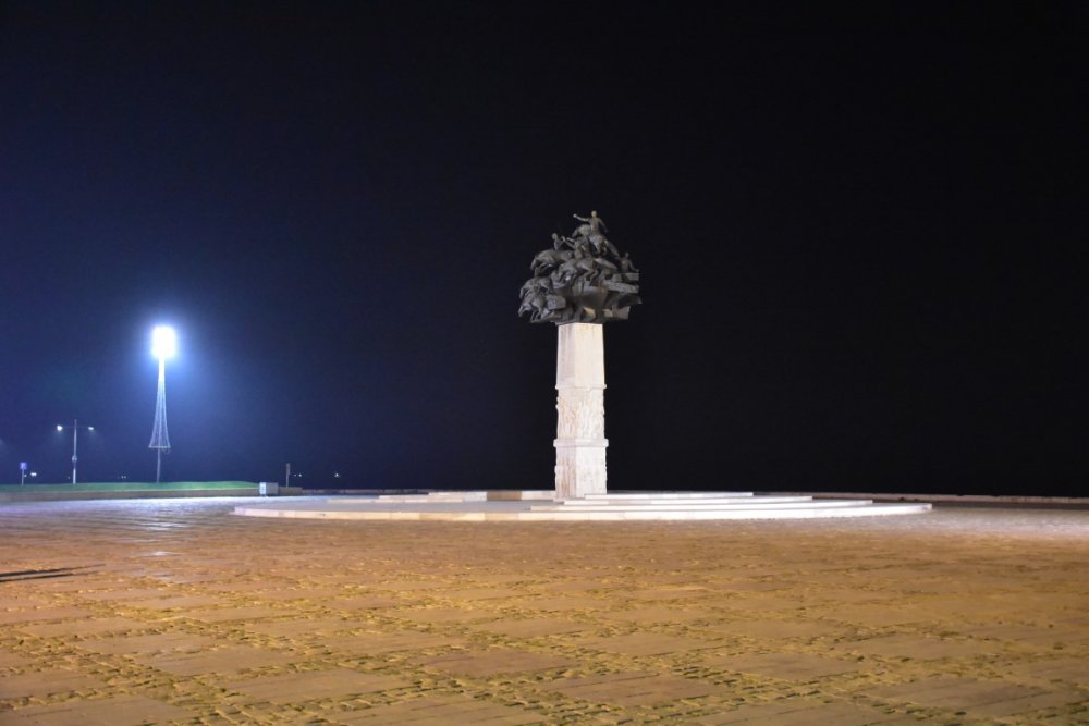 İzmir, sokağa çıkma kısıtlamasının ardından sessizliğe büründü