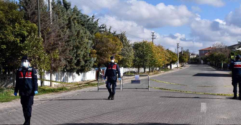 Karantina altındaki köye gizlice girmeye çalışan 2 kişiye 6 bin 300 lira ceza
