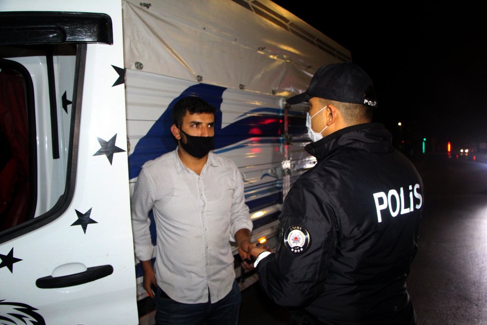 Sokağa çıkma kısıtlamasına uymayan genç cezadan kaçamadı