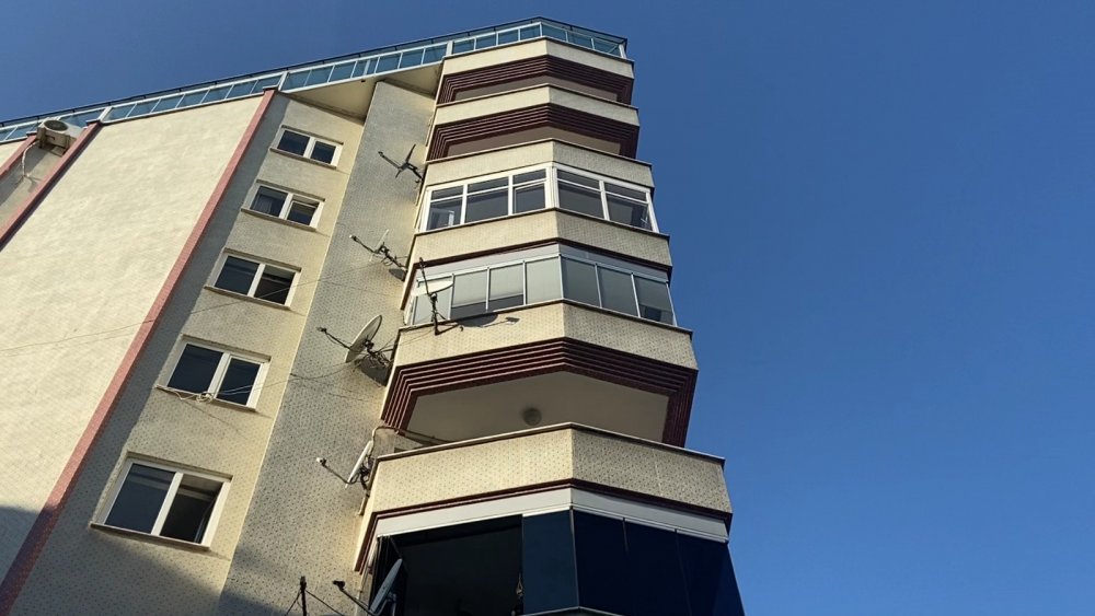 6’ncı kattan düşen 13 yaşındaki Semih, yaşamını yitirdi