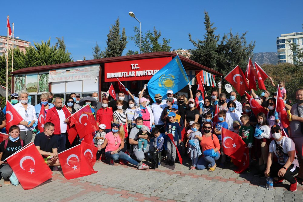 Alanya'da yerleşik yabancılar sahili temizledi