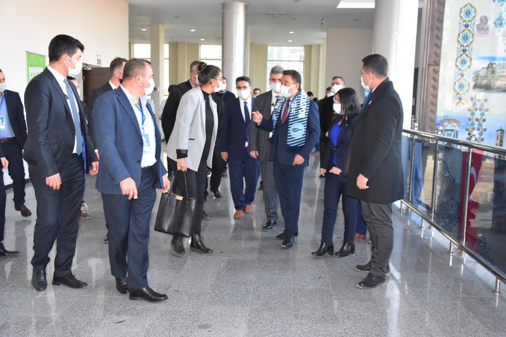 Babacan, partisinin Eskişehir ve Kütahya kongrelerine katıldı