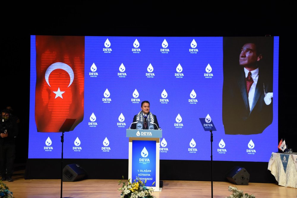 Babacan, partisinin Eskişehir ve Kütahya kongrelerine katıldı