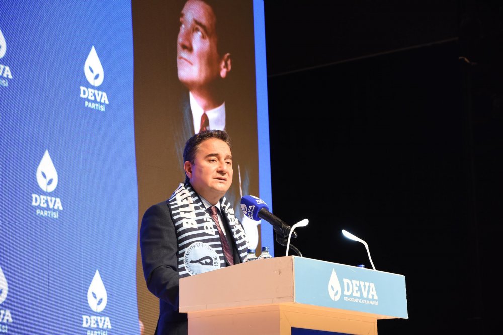 Babacan, partisinin Eskişehir ve Kütahya kongrelerine katıldı