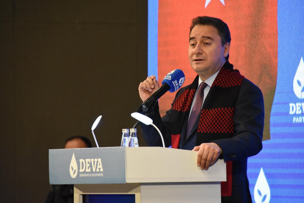 Babacan, partisinin Eskişehir ve Kütahya kongrelerine katıldı