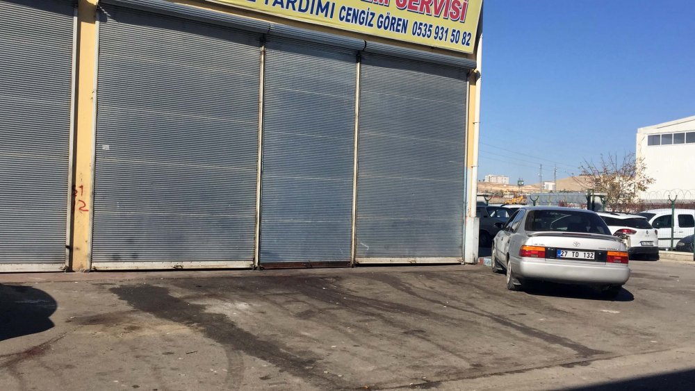 Borçluları, iş yerine çağırıp öldürdü