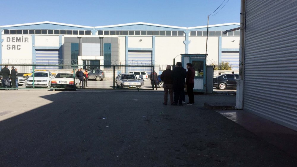 Borçluları, iş yerine çağırıp öldürdü