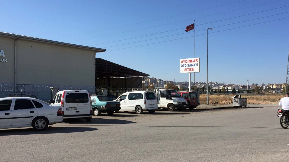 Borçluları, iş yerine çağırıp öldürdü