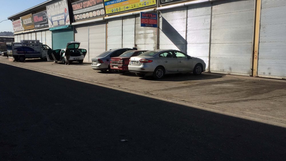Borçluları, iş yerine çağırıp öldürdü
