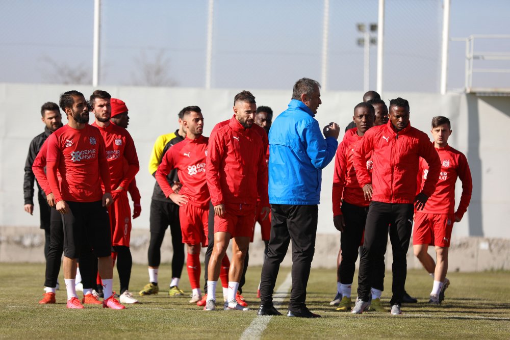 Demir Grup Sivasspor, Göztepe maçına hazır