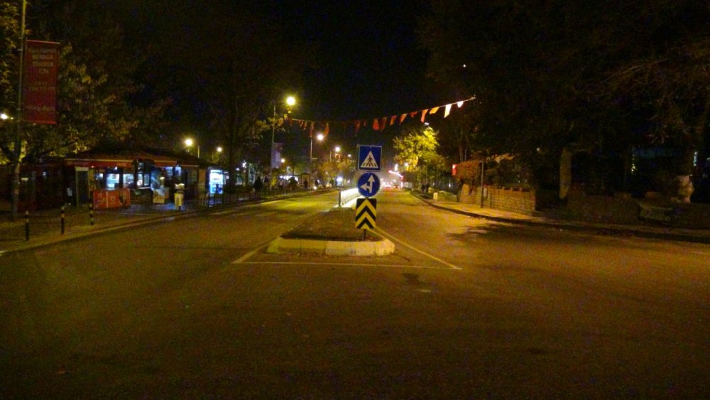 Edirne'de sokağa çıkma kısıtlaması başladı, kent sessizliğe büründü