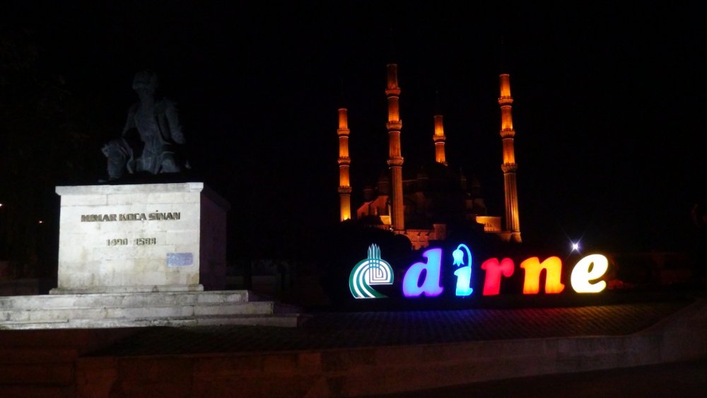 Edirne'de sokağa çıkma kısıtlaması başladı, kent sessizliğe büründü