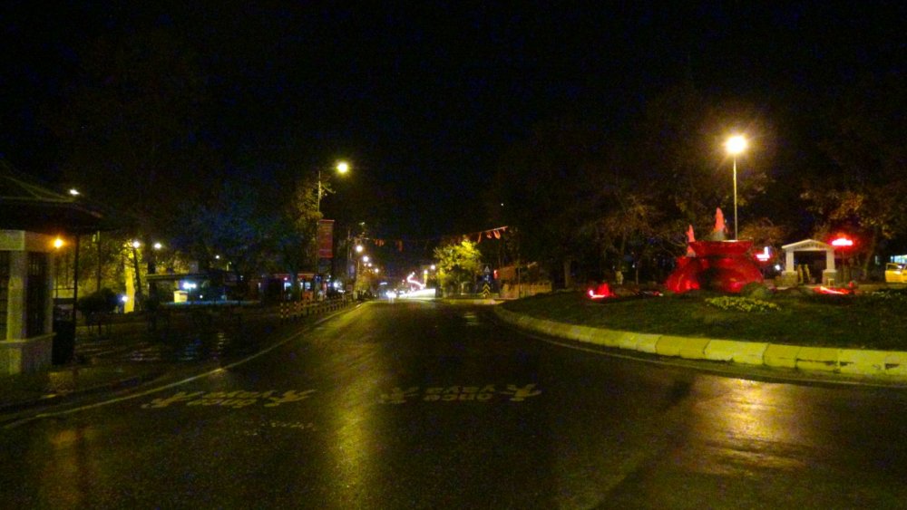 Edirne'de sokağa çıkma kısıtlaması başladı, kent sessizliğe büründü